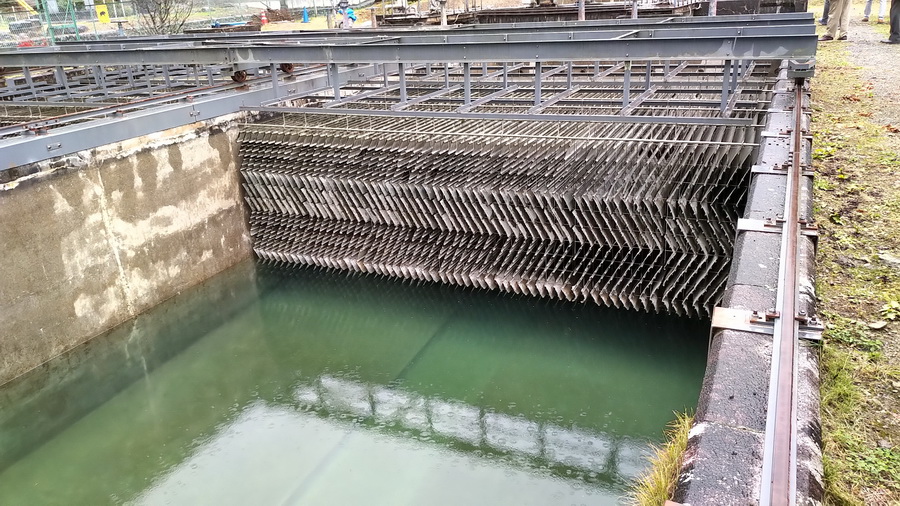 橋立浄水場の傾斜板沈殿池